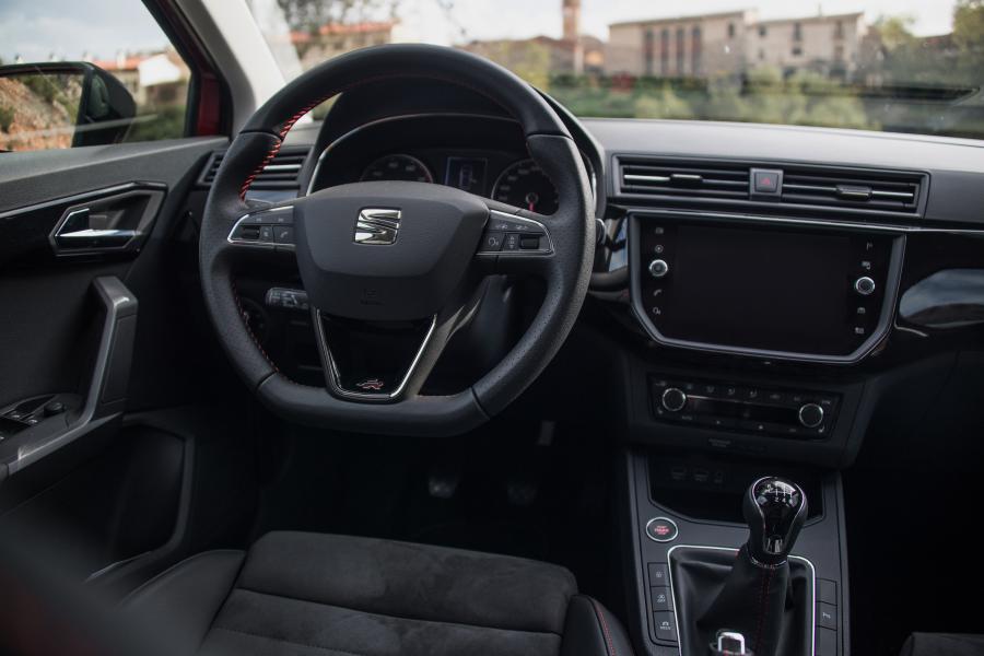 Панель приборов Seat Ibiza FR 2017 года  (WW) (фото 32 из 40)